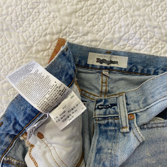 ICONIC Levi’s Jeans with Slit - Picture 3 of 9